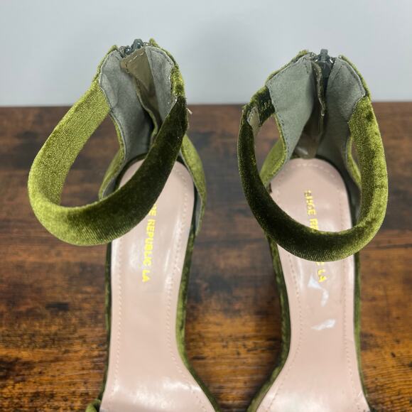 Olive Green Velvet Ankle Strap Stiletto Heels Sz 10 Holiday Event Party Cocktail - Picture 4 of 9